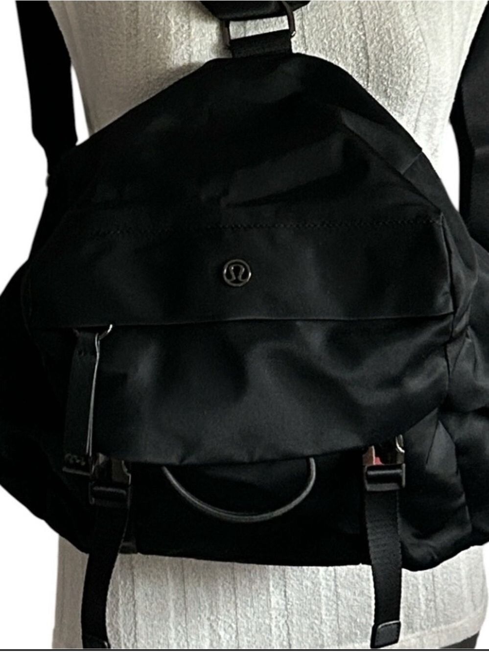 Lululemon Back to Me Bag 8.5L Convertible Backpack Crossbody in Black - Picture 2 of 11